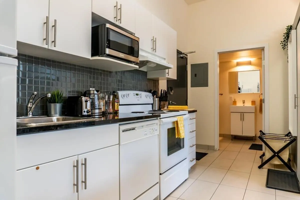 Holiday home New Listing Cozy Downtown Loft Rooftop Patio Bbq Gym Coffee Winnipeg Canada