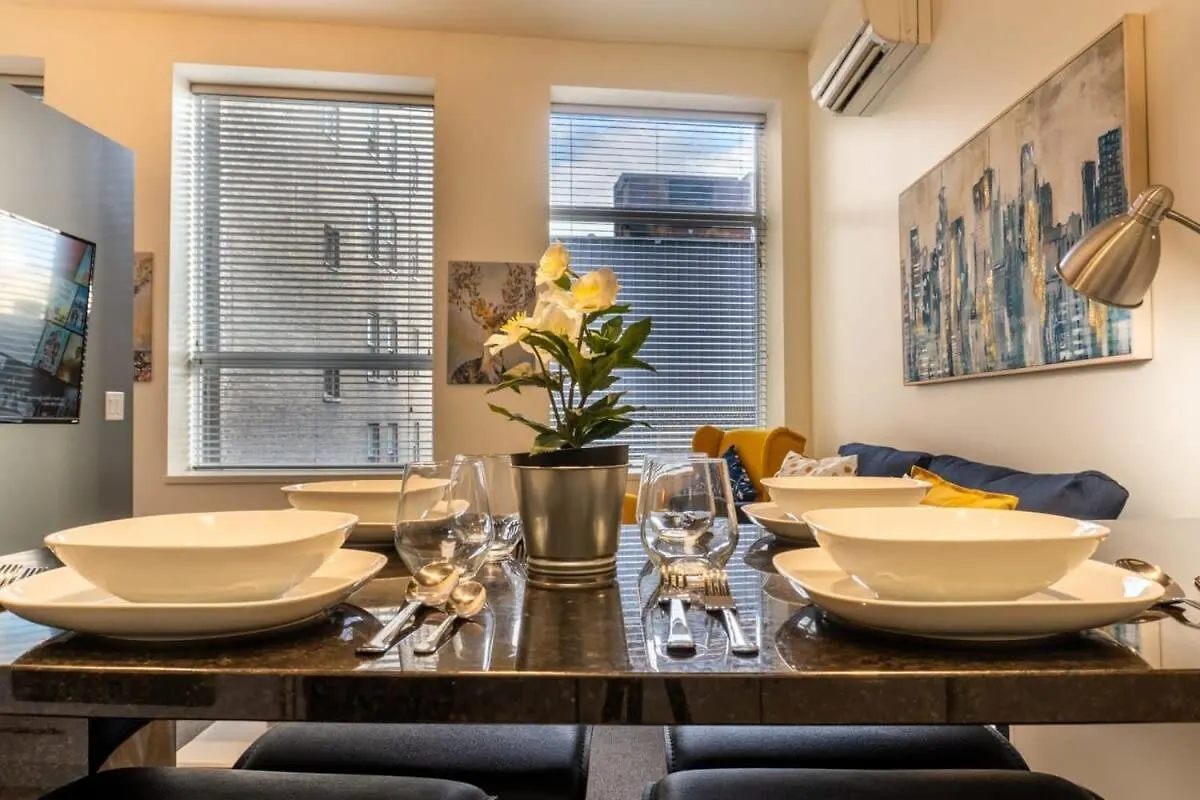 Holiday home New Listing Cozy Downtown Loft Rooftop Patio Bbq Gym Coffee Winnipeg