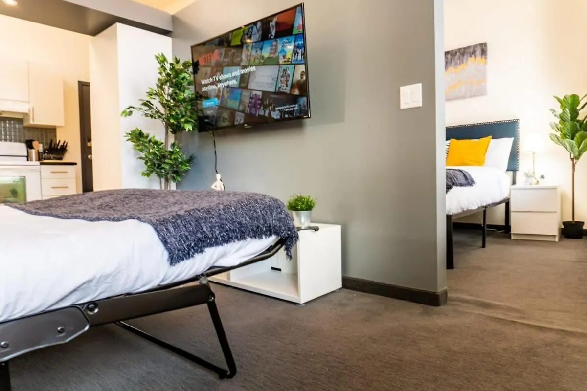 New Listing Cozy Downtown Loft Rooftop Patio Bbq Gym Coffee Winnipeg Holiday home