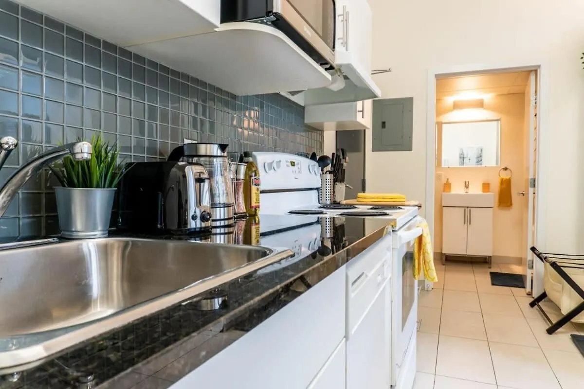 New Listing Cozy Downtown Loft Rooftop Patio Bbq Gym Coffee Winnipeg 0*,  Canada