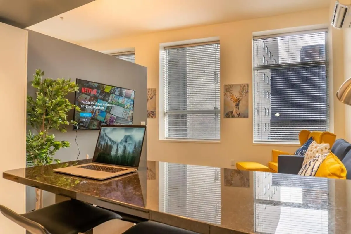 New Listing Cozy Downtown Loft Rooftop Patio Bbq Gym Coffee Winnipeg Holiday home