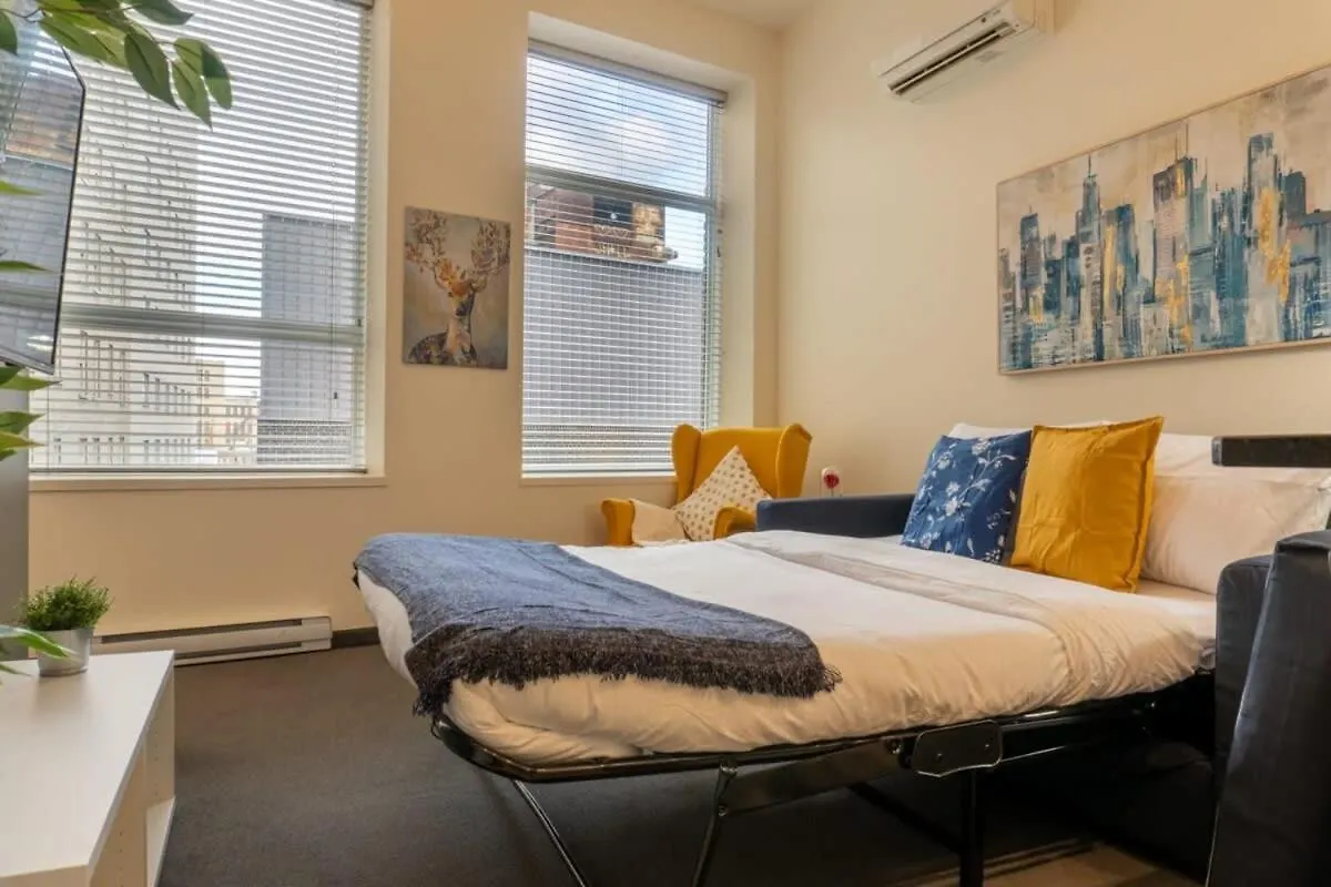 Holiday home New Listing Cozy Downtown Loft Rooftop Patio Bbq Gym Coffee Winnipeg Canada